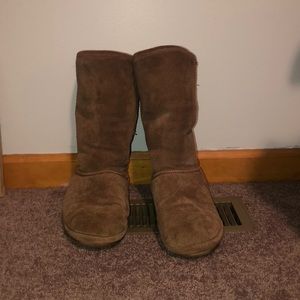Size 9 Bearpaw boots